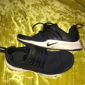 black nike air prestos